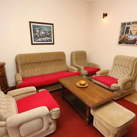 Apartment 6082b